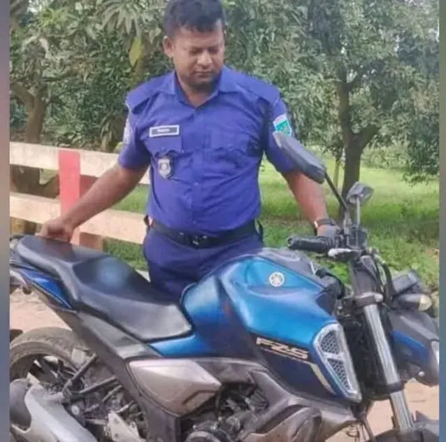 ভোলাহাটে ছিনতাইয়ের একদিন পর আমবাগান থেকে চাবিসহ মোটরসাইকেল উদ্ধার