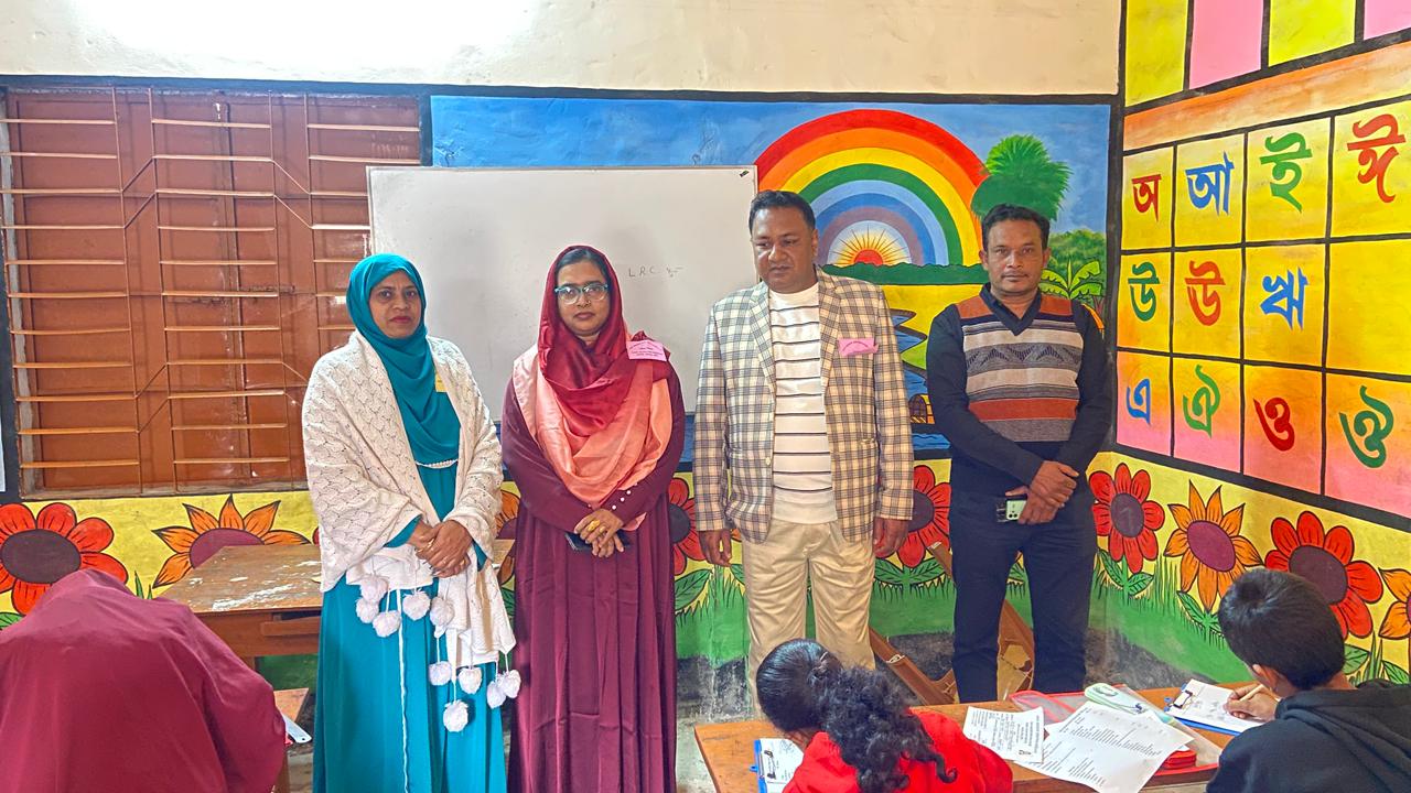 দৌলতপুরে ‘অধ্যক্ষ এডভোকেট আমিরুল ইসলাম মেধাবৃত্তি–২০২৫’ অনুষ্ঠিত, অংশ নেয় ৪২০জন