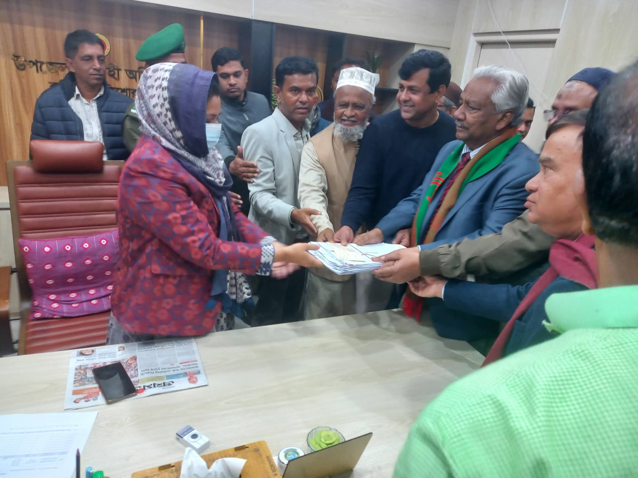 ভোটের হাওয়ায় নতুন গতি কিশোরগঞ্জ-৩ এ মনোনয়ন জমা দিলেন ড. এম ওসমান ফারুক