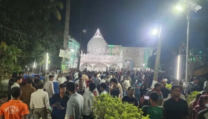 বোমার আতঙ্ক উধাও, জনসমুদ্রে শেষ হলো লালন সাঁইয়ের স্মরণোৎসব।